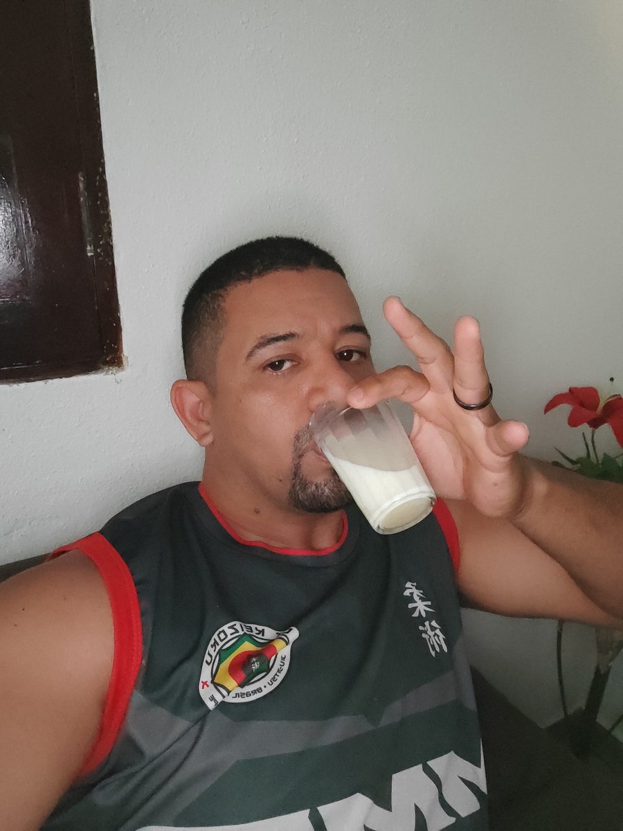 EdmilsonRai's tweet photo. @felipeneto Aqui estou realizando o "apto de cachorro" duplamente!!!!
Eu "claramente" um supremacista branco! https://t.co/ZDUHFpujK2