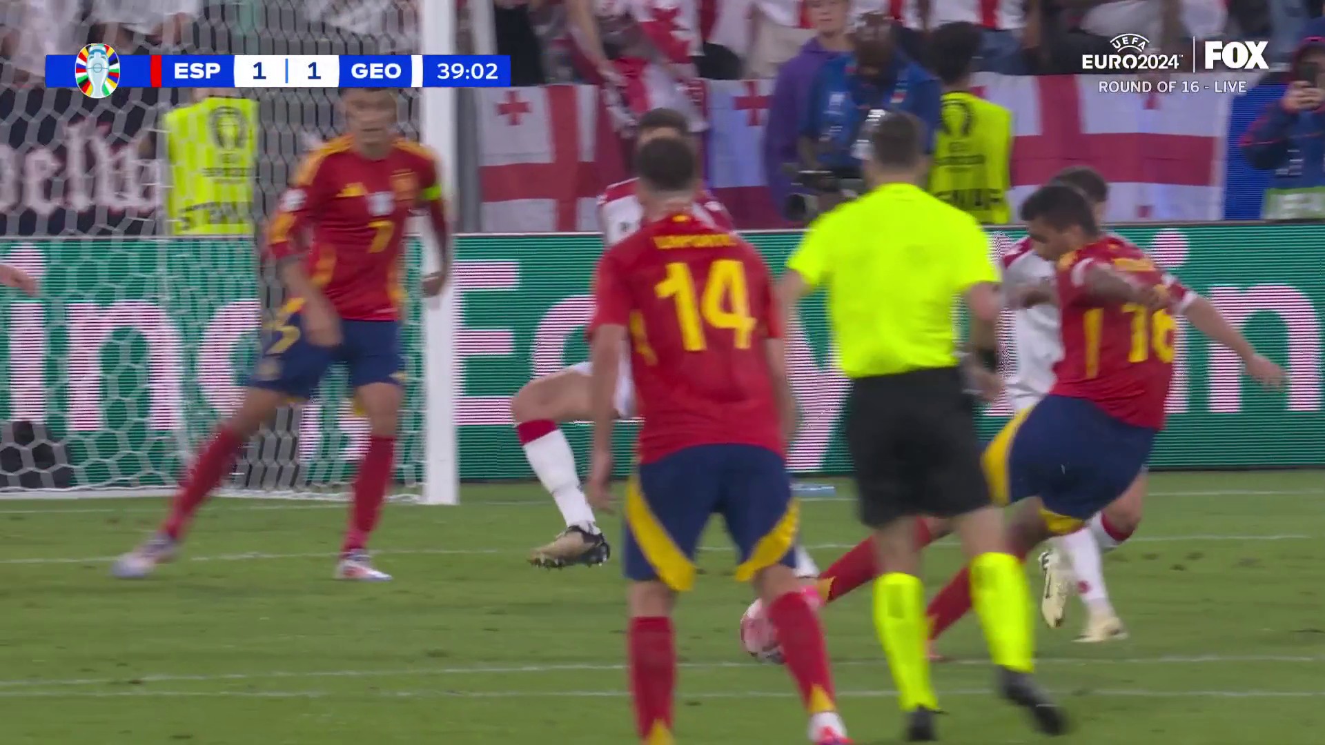 Rodri with a perfect strike 👏👏🇪🇸