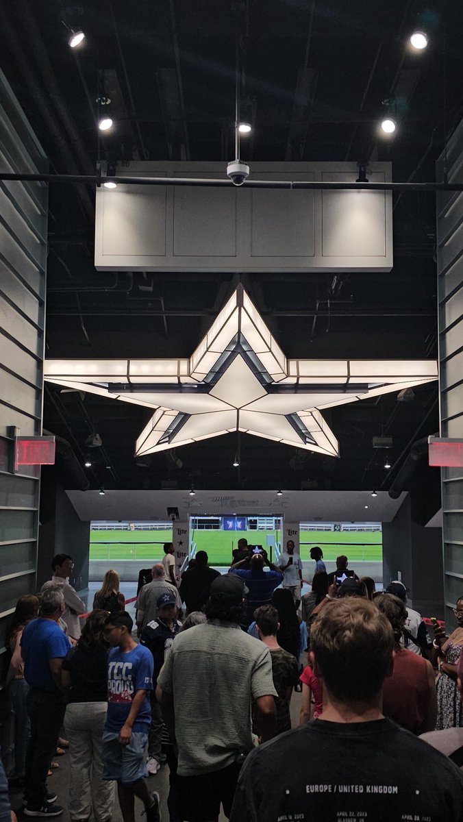 KevinKaZaambory's tweet photo. I got to tour one of the most wonderful places in the world today. Thank you, @ATTStadium and the @dallascowboys. How 'bout them Cowboys!! #AmericasTeam 🇺🇲 https://t.co/XjGGUX4oFe