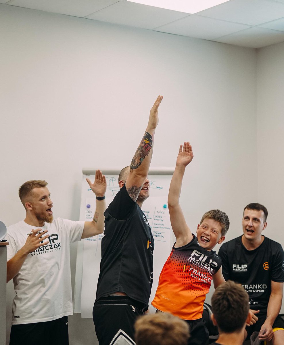 Rafal Niewiadomski tweet media