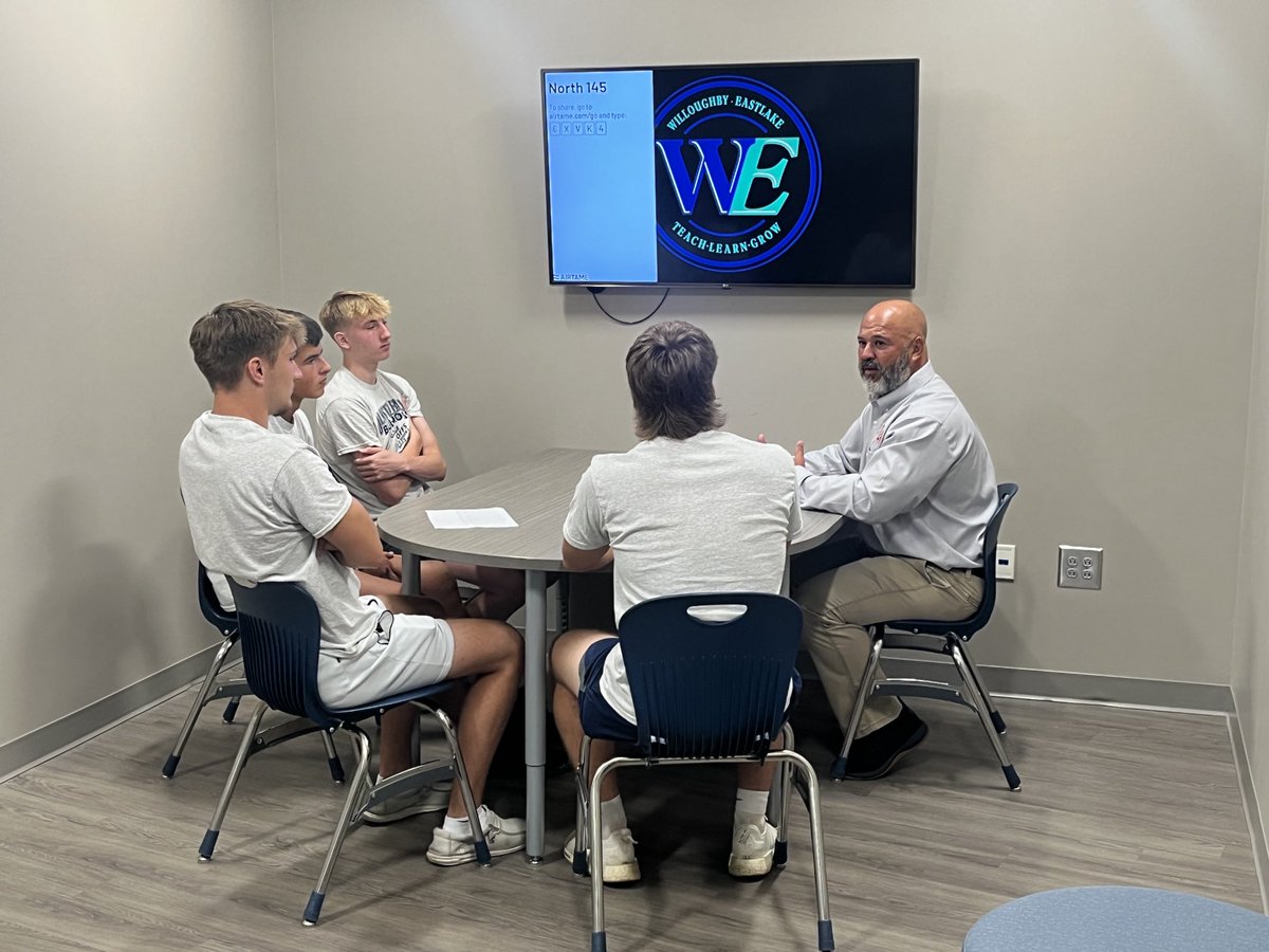 ENRangerfootbal's tweet photo. Great to have alum, and former Head Football Coach, George Burich on campus today speaking to players from multiple schools at Build The Bridge ⁦@WESchools⁩ ⁦@NorthNews123⁩ ⁦@BuildBridge2020⁩ https://t.co/XvmQfT2lLK