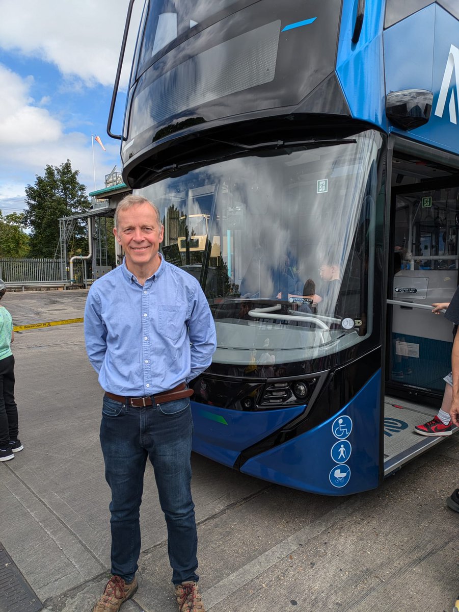 MattRodda's tweet photo. Great to attend Reading Buses Open Day

Good to see the new British built electric buses which will be running on two key routes next year and wonderful to celebrate Reading's award winning council owned bus company

Thanks to staff, charities and volunteers for a great day https://t.co/qNUfR5n9ka
