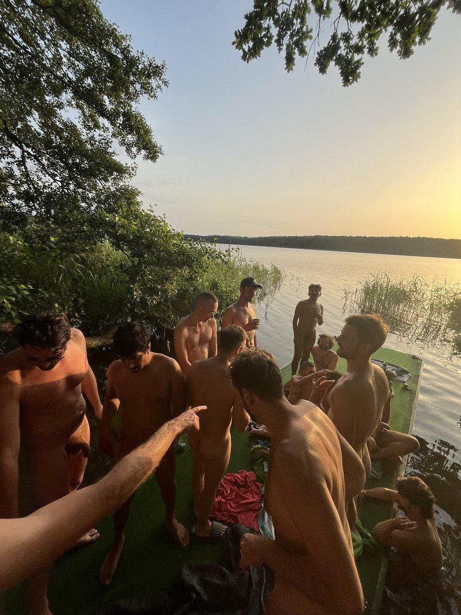 berlinernaked tweet media