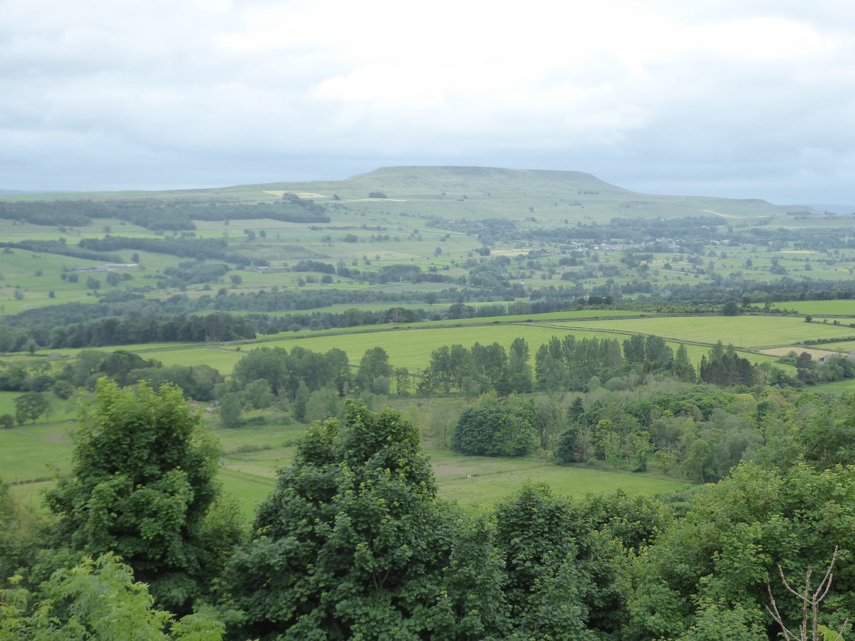 Leyburn Shawl today-a short walk from town rewarded with fine views over Wensleydale. Sunday <a href="/DalesBus/">DalesBus</a> services serving Leyburn:  <a href="/Reliancebus/">Reliance Buses</a> 825 York-Richmond, <a href="/Dalesdistrict/">Dales and District</a> 856 Northallerton-Hawes, <a href="/arrivanortheast/">Arriva North East</a> 859 Richmond-Leyburn.