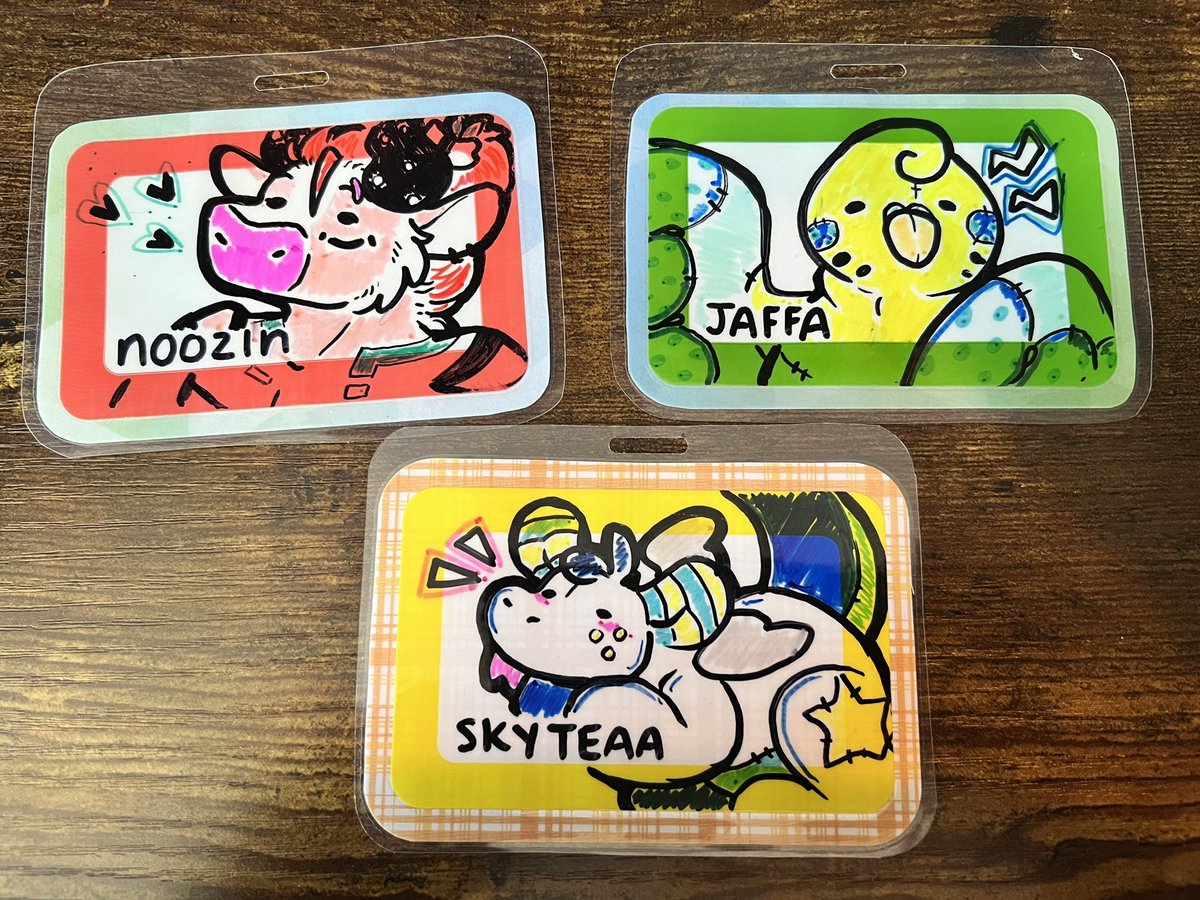 Offering a Handful of Doodle Badges for pick up @ AnthroCon! 

2️⃣5️⃣💲 each! 

Comment or DM for a slot! 

Boarders come in 🔴🟡🟢🔵🟣 

(I’ll be answering DMs / Comments after stream!)