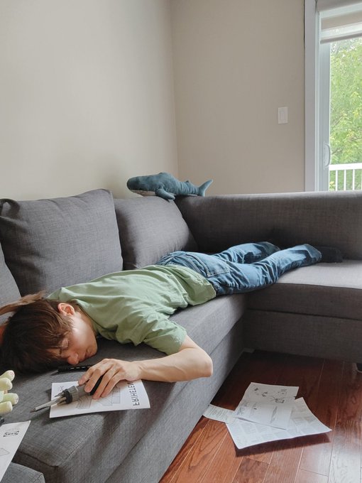 I just finished building my IKEA sofa and it was pretty exhausting 🍃 https://t.co/qmOz7Nqv9e