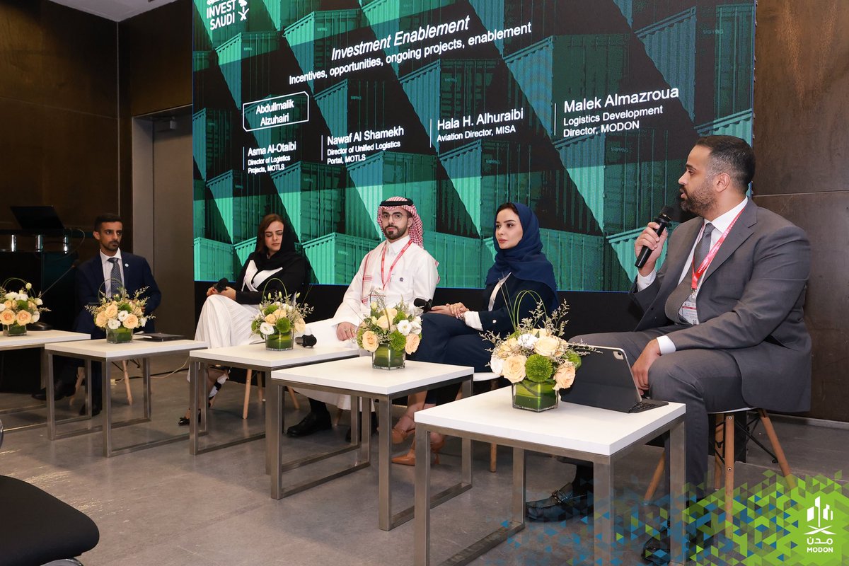 modon_ksa's tweet image. استعرض مدير إدارة تطوير الخدمات اللوجستية م. مالك المزروع  الفرص اللوجستية الواعدة في مدننا الصناعية، خلال ورشة عمل بعنوان #استثمر_في_السعودية ضمن معرض النقل والخدمات اللوجستية في الصين. 
 #transportlogistic