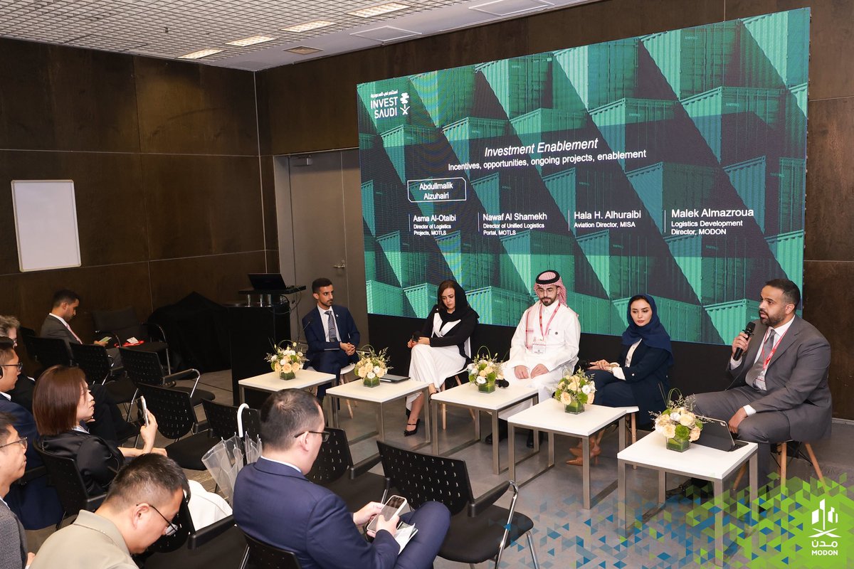 modon_ksa's tweet image. استعرض مدير إدارة تطوير الخدمات اللوجستية م. مالك المزروع  الفرص اللوجستية الواعدة في مدننا الصناعية، خلال ورشة عمل بعنوان #استثمر_في_السعودية ضمن معرض النقل والخدمات اللوجستية في الصين. 
 #transportlogistic