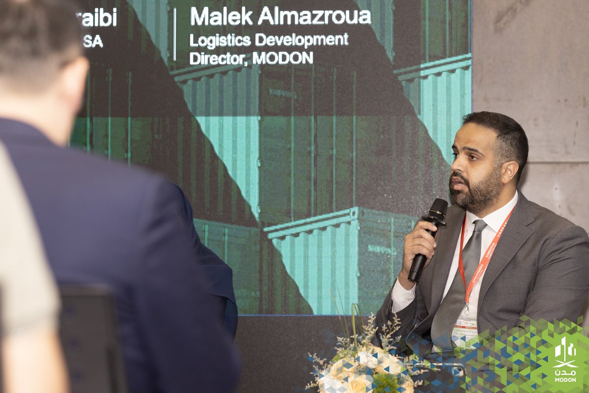 modon_ksa's tweet image. استعرض مدير إدارة تطوير الخدمات اللوجستية م. مالك المزروع  الفرص اللوجستية الواعدة في مدننا الصناعية، خلال ورشة عمل بعنوان #استثمر_في_السعودية ضمن معرض النقل والخدمات اللوجستية في الصين. 
 #transportlogistic