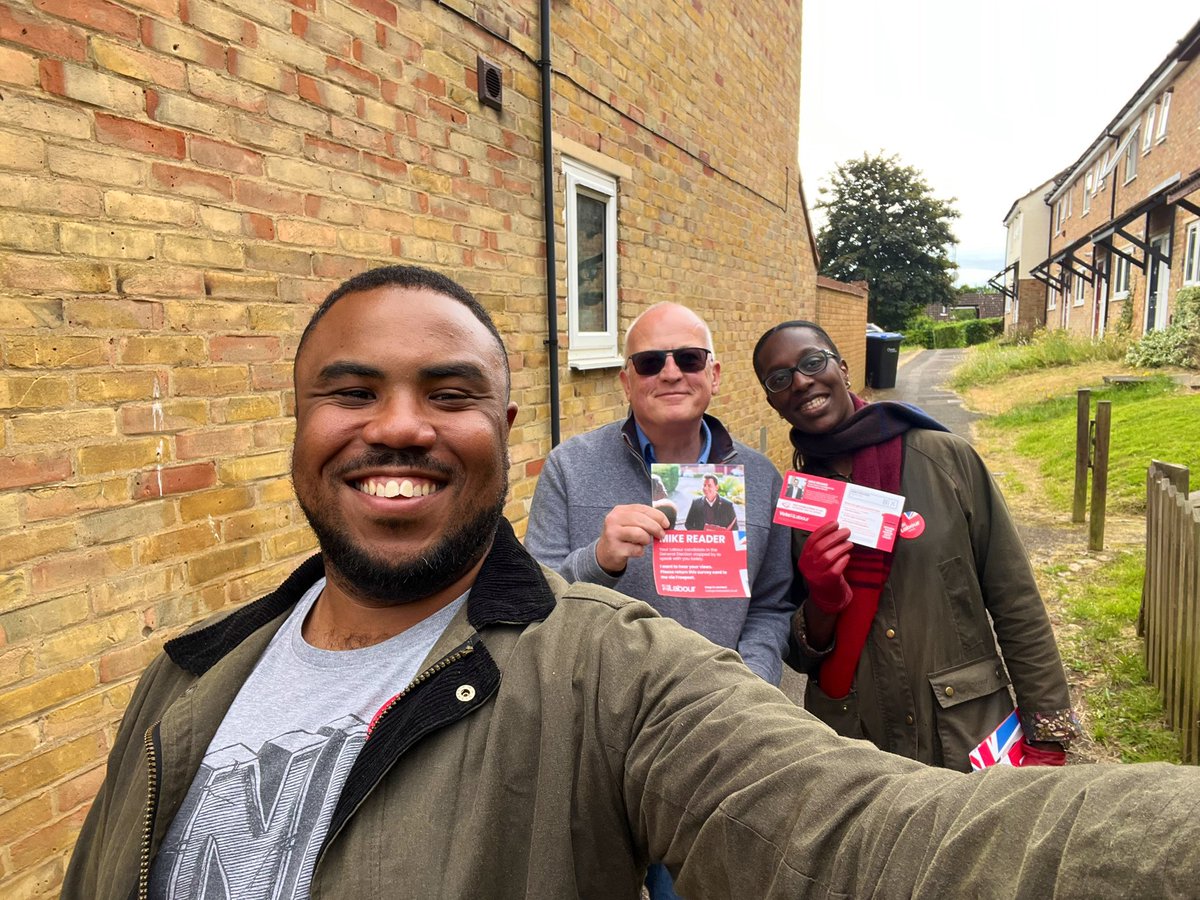 FloEshalomi's tweet photo. Thank you to our Chair @thisislucio &amp;members from @VauxhallLabour for supporting our brilliant candidate @mike_reader over this weekend. 

Speaking to Northampton South residents it’s clear that #Change is coming. We have 4more days to get the message out #VoteChange #VoteLabour https://t.co/H5VMQ1HlE5