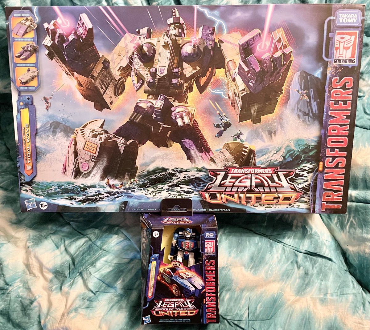J03y_K10's tweet photo. Yet another epic Mail Call from @BigBadToyStore! And it’s definitely a Big Bad Toy, lol.
#TransformersArmada
#TransformersRiD2001 https://t.co/KRV7nzxYxx