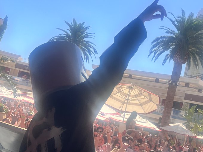 #encorebeachclub #marshmello #heydj #angeldarknation #encorelasvegas #vegasbaby #dancedance #livelife<a href="/tag/encorebeachclub"class="tags">#encorebeachclub</a><a href="/tag/marshmello"class="tags">#marshmello</a><a href="/tag/heydj"class="tags">#heydj</a><a href="/tag/angeldarknation"class="tags">#angeldarknation</a><a href="/tag/djlife"class="tags"><span>#djlife</span></a><a href="/tag/goodtimes"class="tags"><span>#goodtimes</span></a><a href="/tag/poolparty"class="tags"><span>#poolparty</span></a><a href="/tag/encorelasvegas"class="tags"><span>#encorelasvegas</span></a>