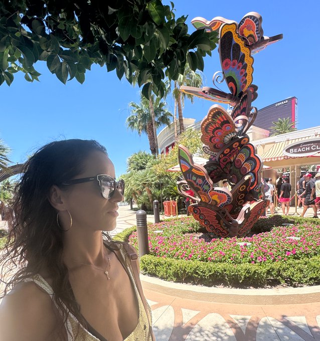 #encorebeachclub #marshmello #heydj #angeldarknation #encorelasvegas #vegasbaby #dancedance #livelife<a href="/tag/encorebeachclub"class="tags">#encorebeachclub</a><a href="/tag/marshmello"class="tags">#marshmello</a><a href="/tag/heydj"class="tags">#heydj</a><a href="/tag/angeldarknation"class="tags">#angeldarknation</a><a href="/tag/djlife"class="tags"><span>#djlife</span></a><a href="/tag/goodtimes"class="tags"><span>#goodtimes</span></a><a href="/tag/poolparty"class="tags"><span>#poolparty</span></a><a href="/tag/encorelasvegas"class="tags"><span>#encorelasvegas</span></a>