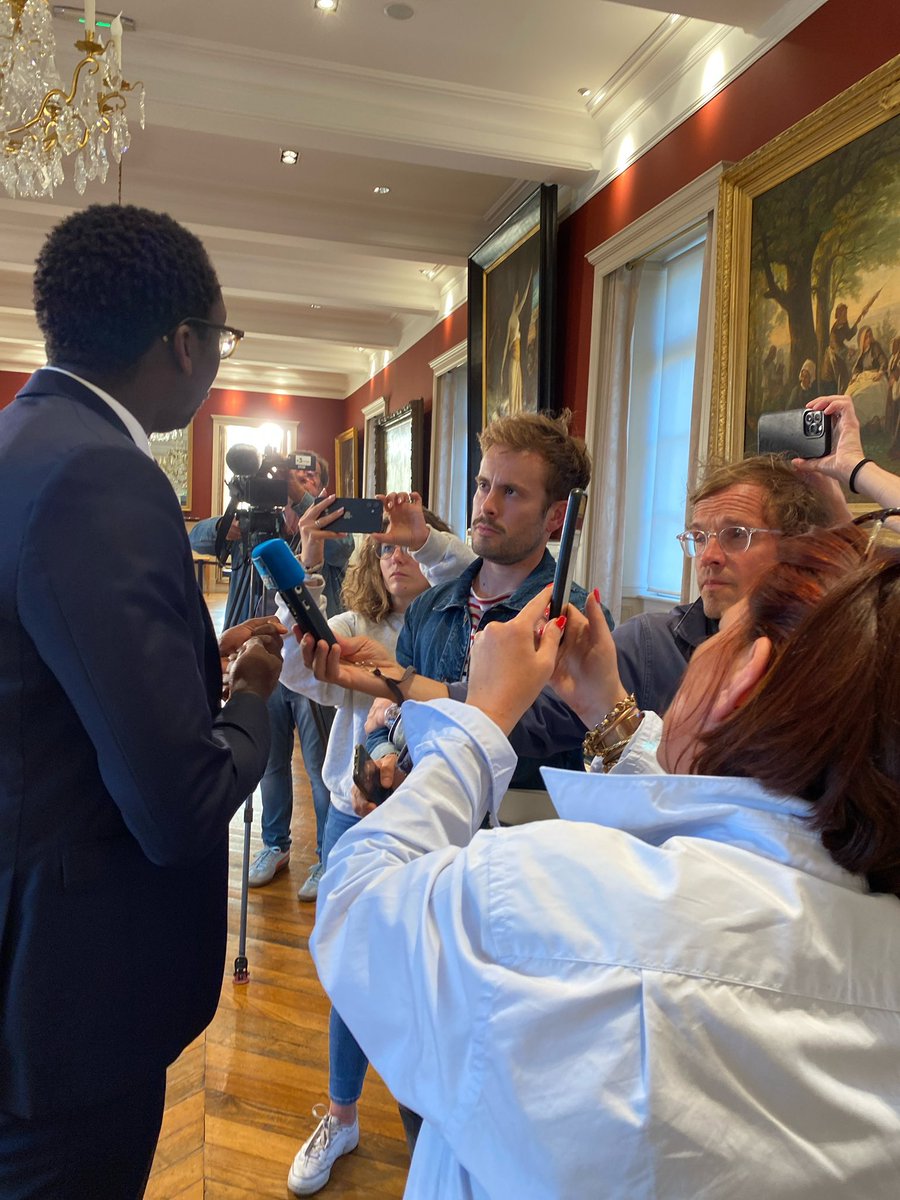 Merci pour votre confiance en me plaçant à nouveau en tête au 1er tour avec 33%.

Nous devons tout faire pour empêcher l’extrême droite d’obtenir une majorité

Tout faire pour défendre les valeurs de la République et pour porter à l’Assemblée nationale une majorité <a href="/Ensemble2024/">Ensemble pour la République</a>