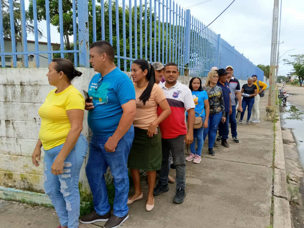 En Elorza-Apure Continúa acudiendo el Pueblo al simulacro electoral para familiarizarse con el proceso de votación rumbo a las elecciones presidenciales del 28 de julio.

#SimulacroMaquinariaPerfecta

<a href="/NicolasMaduro/">Nicolás Maduro</a> <a href="/PartidoPSUV/">PSUV</a> <a href="/dcabellor/">Diosdado Cabello R</a> <a href="/eduardopiate2/">eduardo piñate</a>