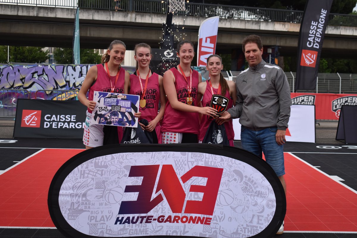Comitebasket31's tweet photo. 📷Clap de fin de cet Open 3x3 à Toulouse.
Félicitations aux vainqueurs de la Junior League 3x3.
Merci à tous nos bénévoles, partenaires, joueuses-eurs. https://t.co/YmkjwHiK0u
