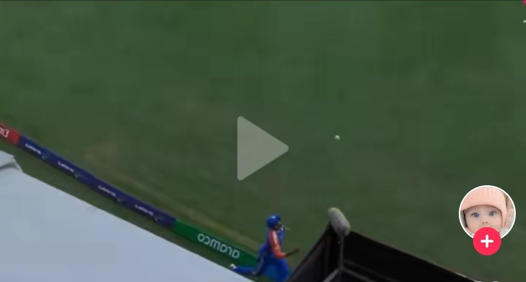 TiaanBra's tweet photo. @BenCurtis22 Why are we focused on the cushions and not the marking.. the rules clearly state that if the boundary is marked with rope or this stuff and it gets disrupted/moved it should be moved back to its ORIGINAL place. As soon as the ball goes dead. ( the previous ball ) https://t.co/GtIxe5gdSm