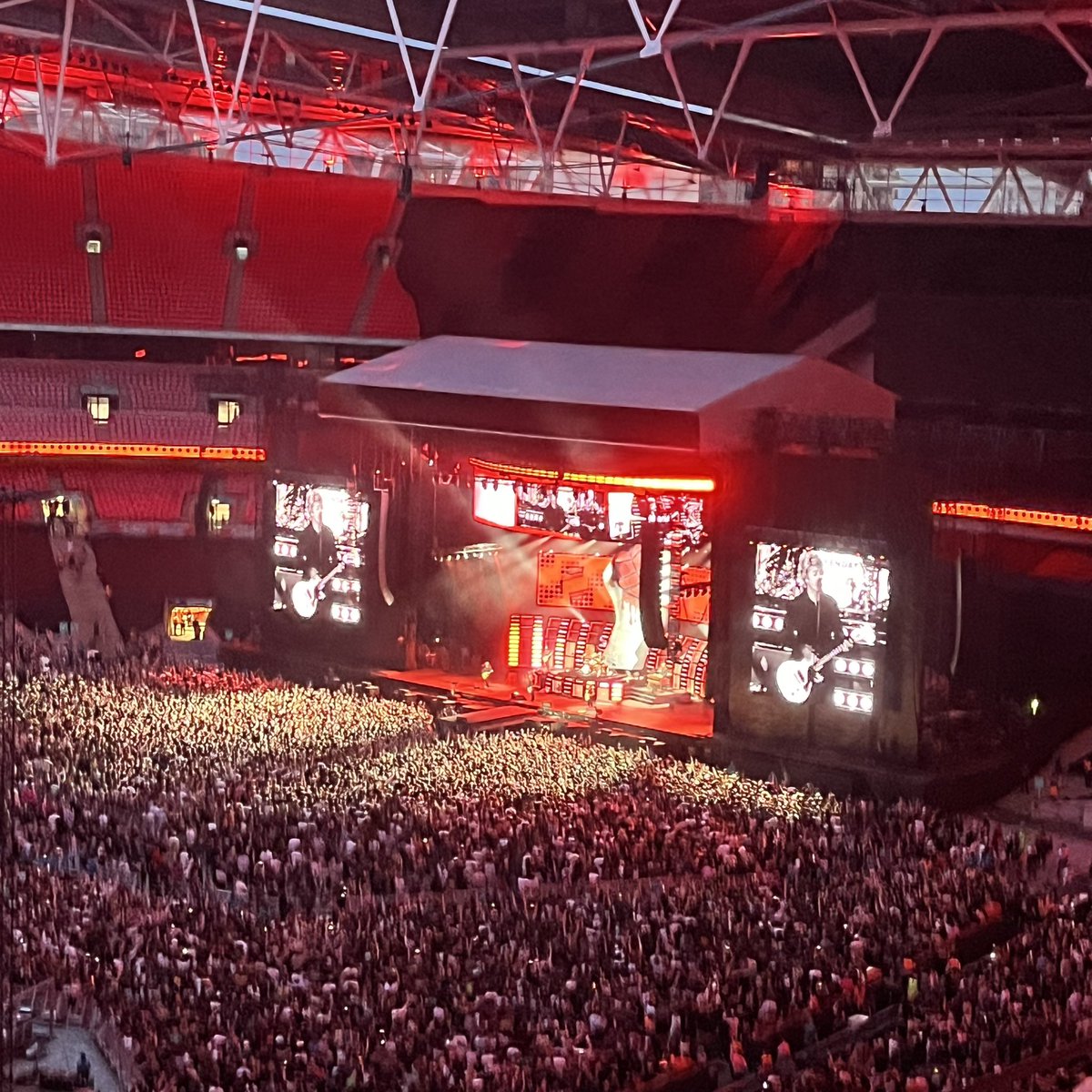 AnnisMarsden's tweet photo. Words will never or ever be enough to describe last night for me. After being a fan for almost 20 years (And being absolutely obsessed in my early teens), I finally got to see Green Day live yesterday.. and at Wembley Stadium of all places! https://t.co/tRwoSj4ETC