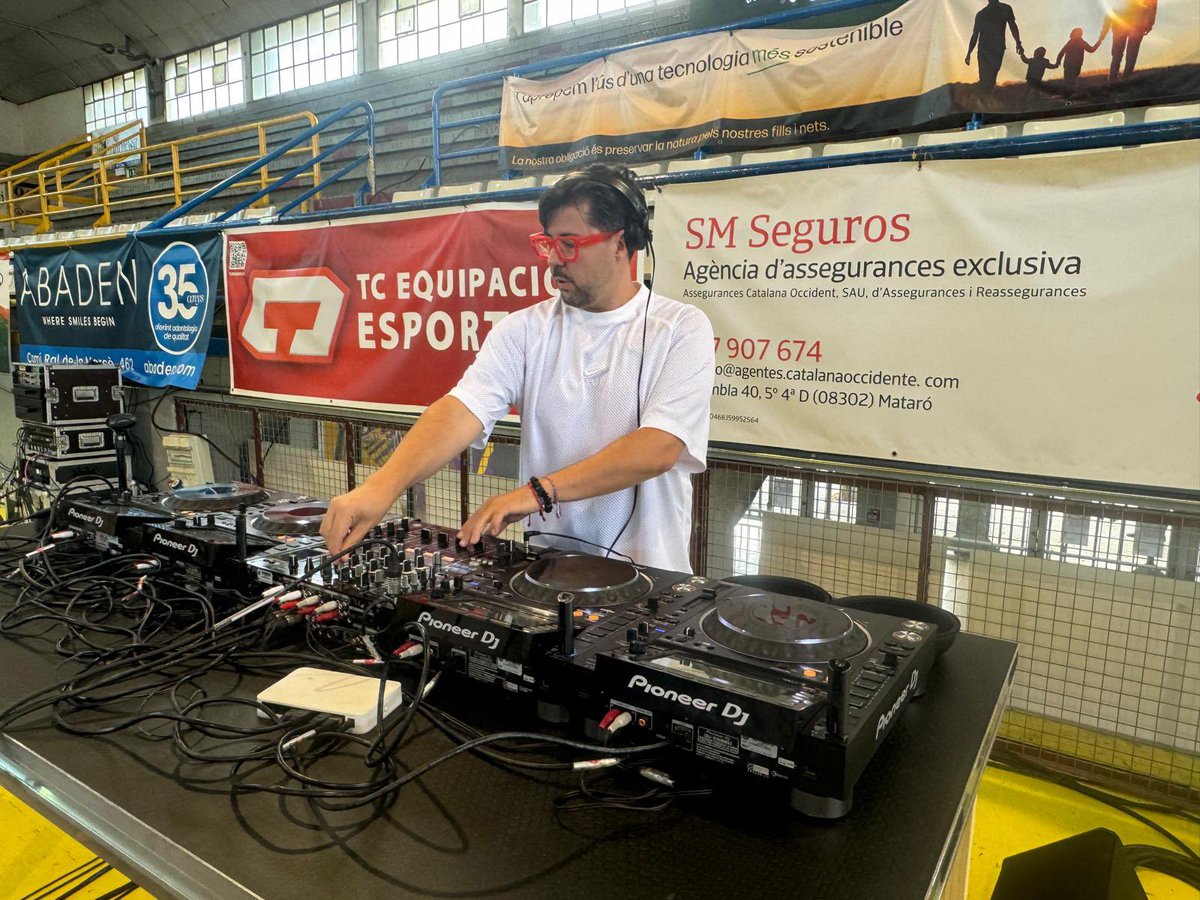 Les regidores de Joventut i Emancipació juvenil <a href="/martamoyamolina/">Marta Moya</a> i d'<a href="/esportmataro/">Esports Mataró</a> <a href="/BeaDelgado20/">Bea Delgado</a> han assistit avui al 🎮 Torneig de clubs #EAFC #Mataró Gran Final Four de la lliga

📍 #PMEJosepMora
<a href="/PhoenixE_Sports/">Phoenix eSports</a> <a href="/TecnoCampus/">TecnoCampus</a> #MataróJove
🎶Amb actuació de <a href="/marsalventura/">MARSAL VENTURA</a>