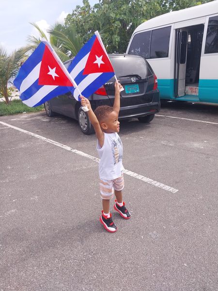 Este domingo, amigos solidarios y connacionales residentes en el exterior, se unieron a la caravana internacional por el levantamiento del bloqueo impuesto por gob. EEUU y por la eliminación de #Cuba 📷 de la lista de Países que patrocinan el terrorismo.
#MejorSinBloqueo