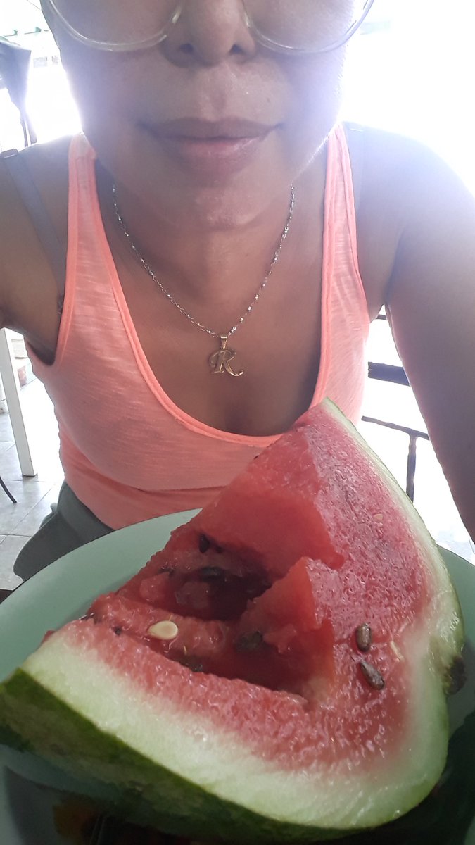 rose291177's tweet photo. Refrescandome 🍉😊 https://t.co/7Nm8f07rXf