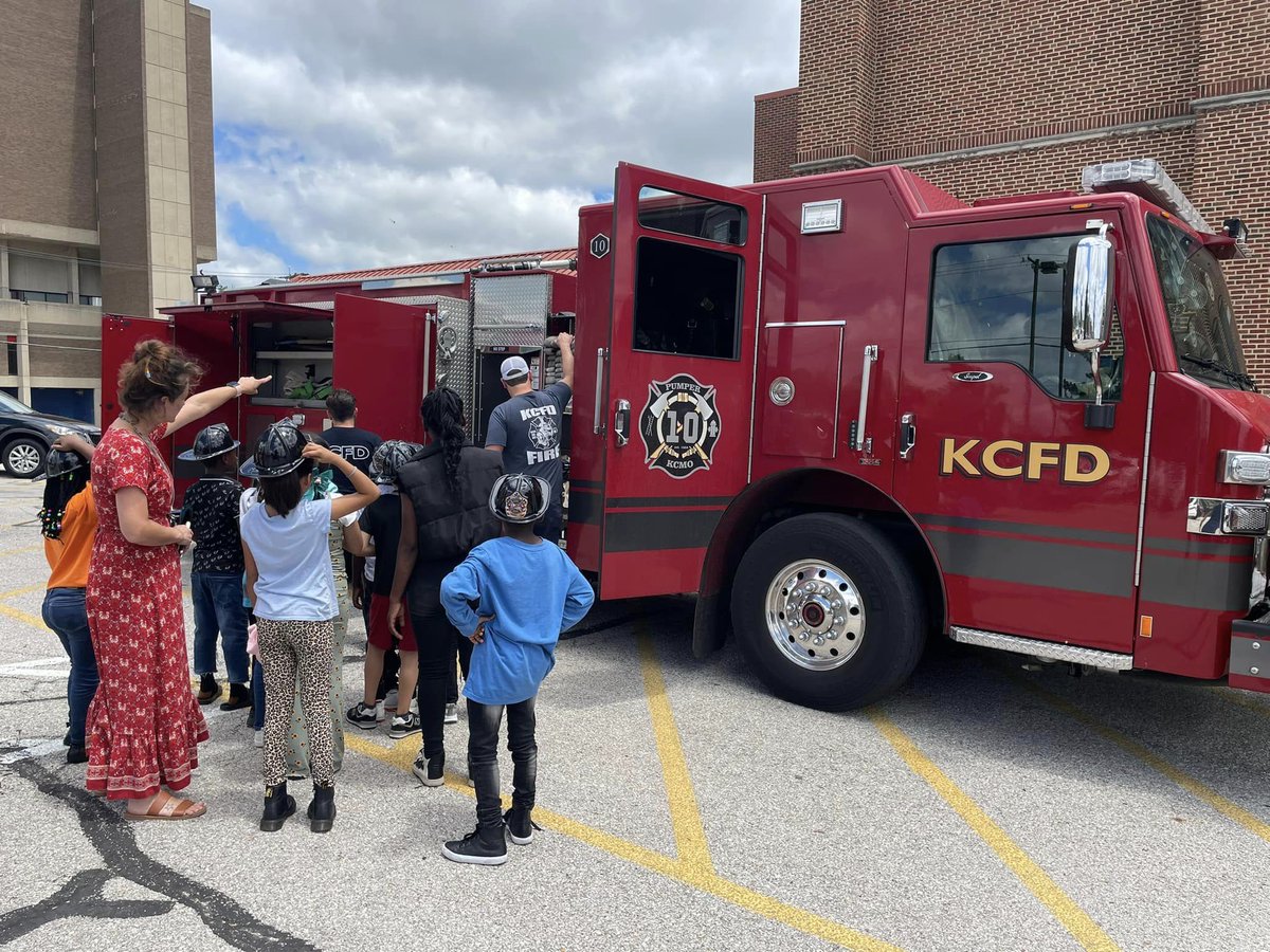 kcpublicschools's tweet photo. Thank you to the @KCMOFireDept for coming out and speaking with our KCPS_Global Academy students, and letting them explore the equipment & the fire truck! https://t.co/8HhmSvi8gF