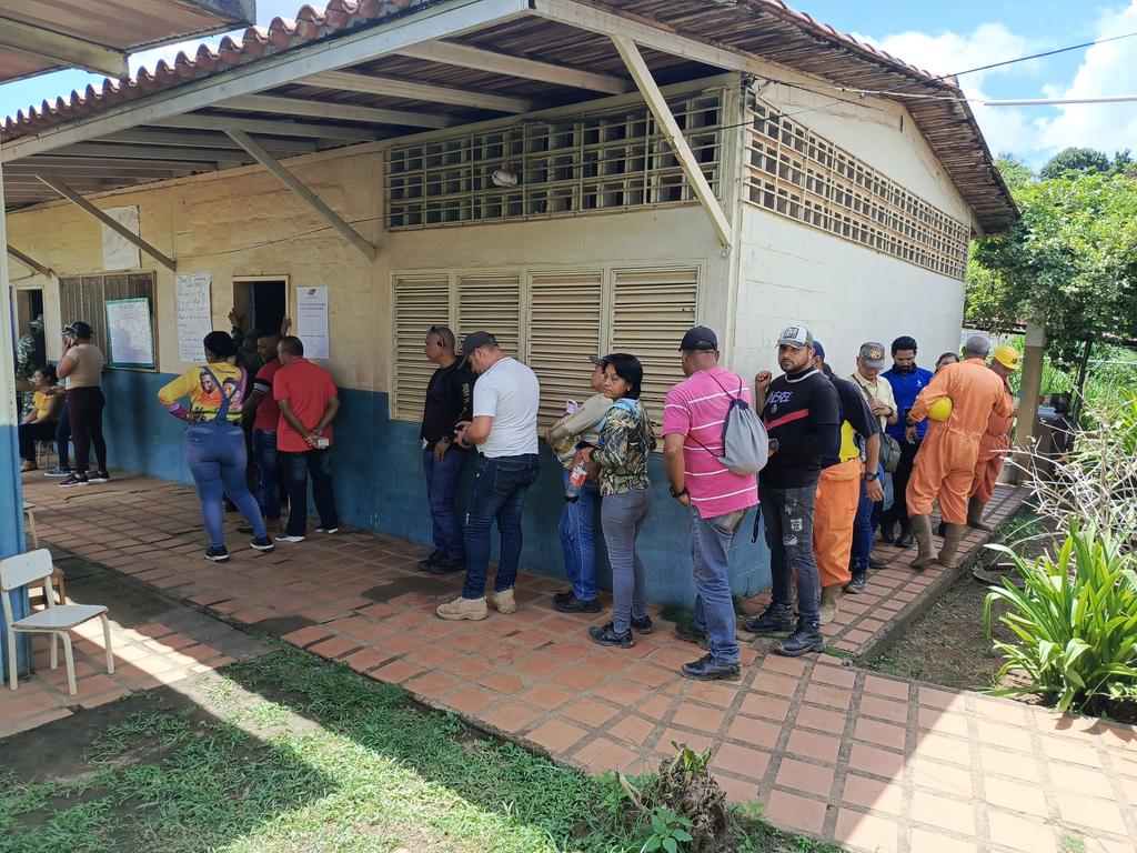 #30Jun El pueblo organizado del municipio El Callao se movilizó para participar en el #SimulacroElectoral, seguimos ratificando el compromiso de construir un nuevo #Futuro con <a href="/NicolasMaduro/">Nicolás Maduro</a>.
#SimulacroMaquinariaPerfecta 
#LaEsperanzaEstáEnLaCalle #28Jul