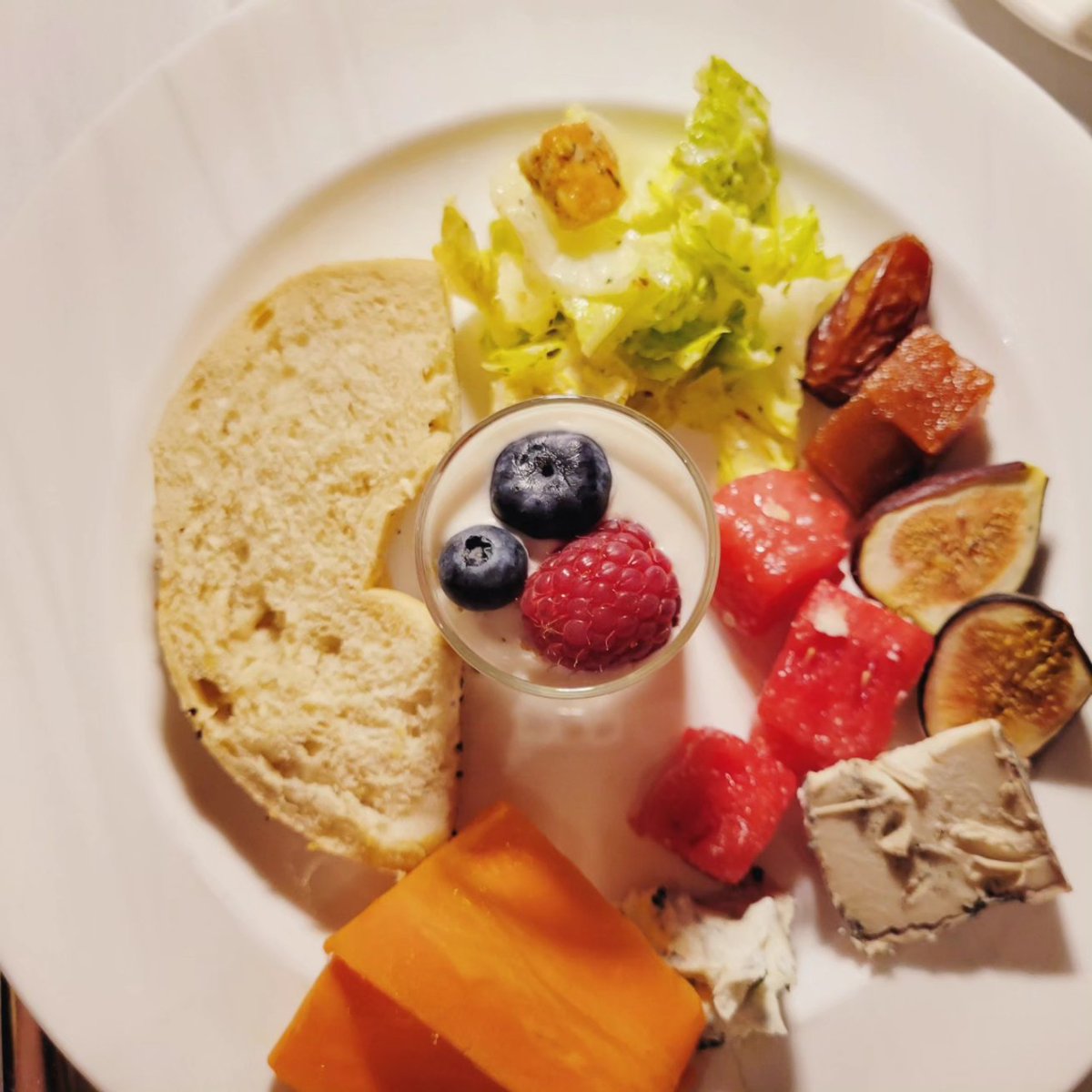 tracyreehal's tweet photo. We finally made it to #crossroadskitchen for brunch. It was delicious! Loved the Belgian waffles and 'bacon', but the bagel with herb cream cheese and smoked carrot lox were my favs!
#vegan #vegetarian #lasvegas https://t.co/0HhNd699qI
