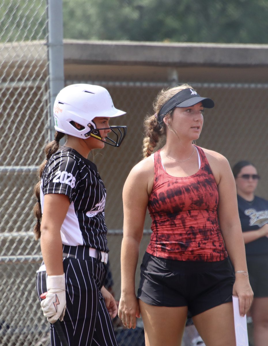 SoCal_2028's tweet photo. Thank you @KayleeHorton13 for helping our girls out this weekend. We enjoyed having you on the field with us! https://t.co/1bzrMAiZSU