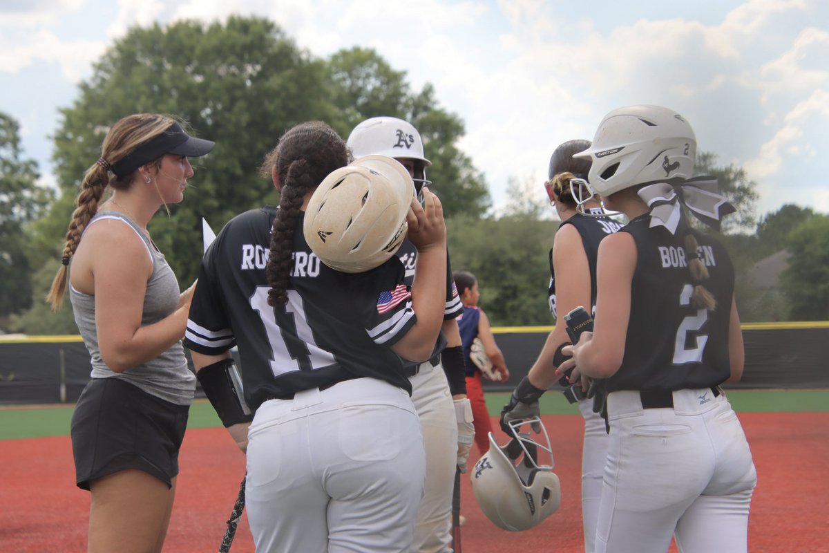 SoCal_2028's tweet photo. Thank you @KayleeHorton13 for helping our girls out this weekend. We enjoyed having you on the field with us! https://t.co/1bzrMAiZSU