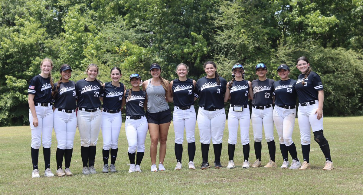 SoCal_2028's tweet photo. Thank you @KayleeHorton13 for helping our girls out this weekend. We enjoyed having you on the field with us! https://t.co/1bzrMAiZSU