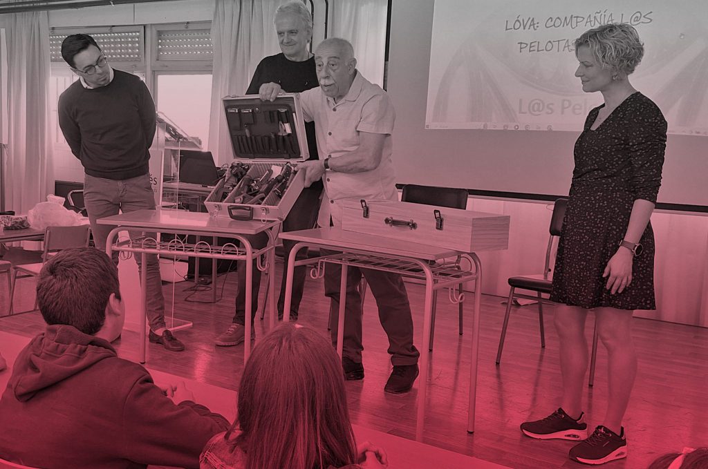 Víctor Gil (@sanahuja) on Twitter photo Comenzamos nueva edición de curso <a href="/proyectolova/">LÓVA</a> en <a href="/LesArtsValencia/">Les Arts, València</a> desde mañana hasta el próximo sábado 6 de julio. 25 profesor@s que se formarán para iniciar su curso LÓVA gracias a <a href="/CEFIREambitAE/">Àmbit Artisticoexpressiu</a> <a href="/GVAeducacio/">GVA Educació</a> #lesartséseducació Comenzamos nueva edición de curso <a href="/proyectolova/">LÓVA</a> en <a href="/LesArtsValencia/">Les Arts, València</a> desde mañana hasta el próximo sábado 6 de julio. 25 profesor@s que se formarán para iniciar su curso LÓVA gracias a <a href="/CEFIREambitAE/">Àmbit Artisticoexpressiu</a> <a href="/GVAeducacio/">GVA Educació</a> #lesartséseducació