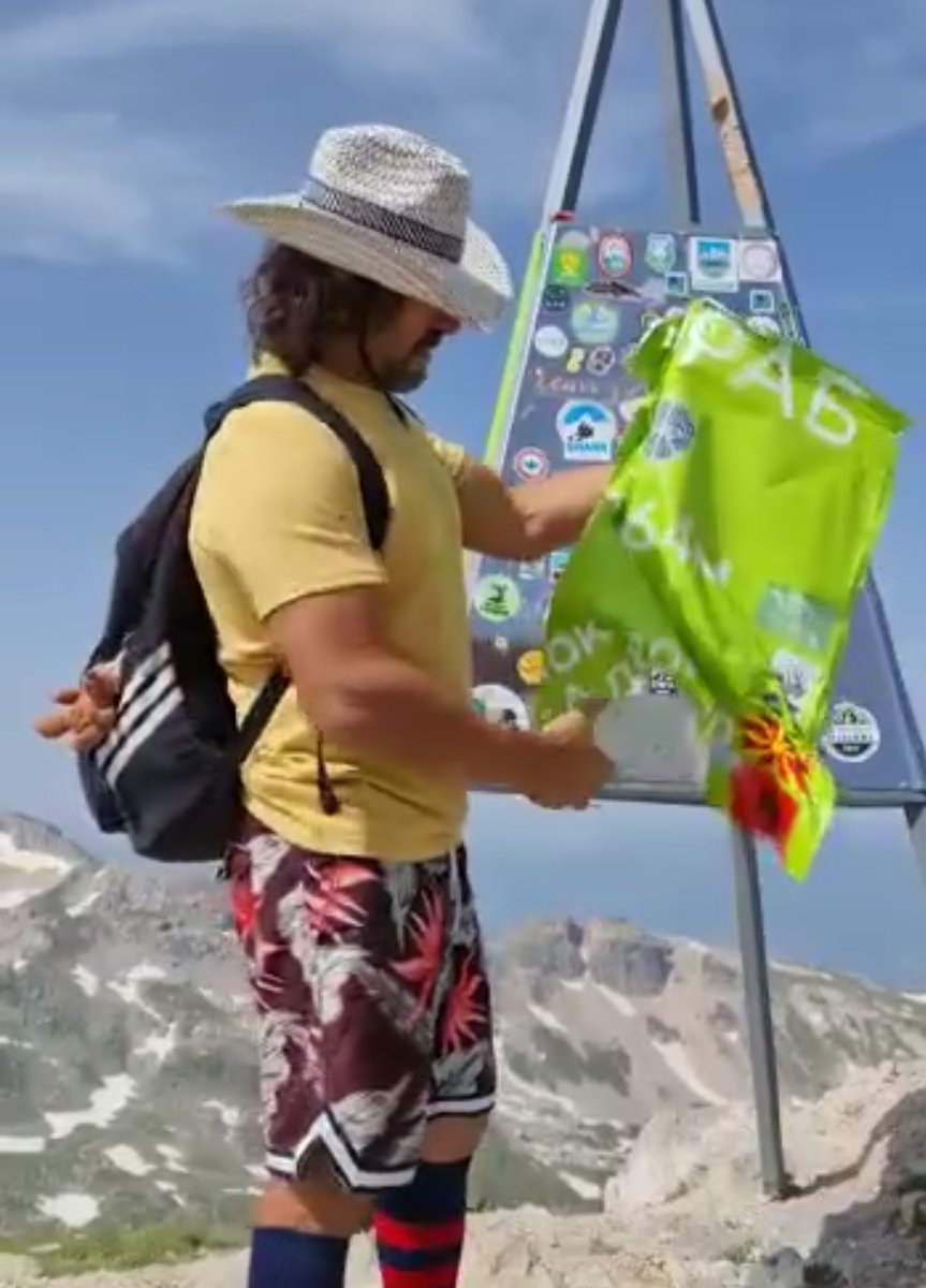 Да ги видиме сега реакциите на МВР и МНР,
дали ке одржат само прес или ке има акции против вакви шупаци кои ја навредуваат јавно МАКЕДОНИЈА и Македонците.