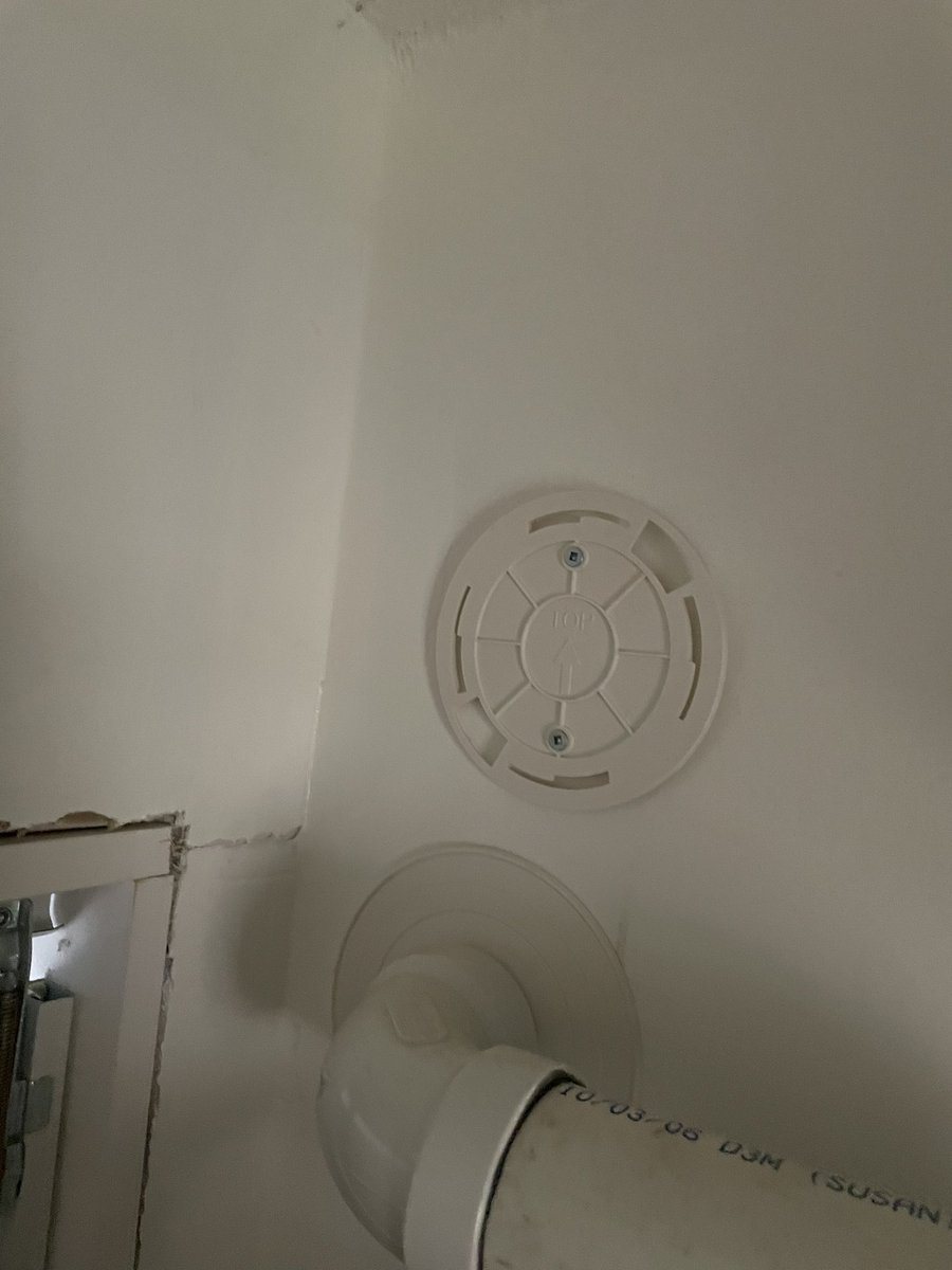stclairchris's tweet photo. While on vacation I always check for working smoke alarms. Our cottage rental over #CanadaDayWeekend had no working smoke or CO alarms. After contacting the owner, they supplied me with 2 new combination alarms that I was glad to install in the correct locations. #firefighersafe https://t.co/MrO0nZXiN9