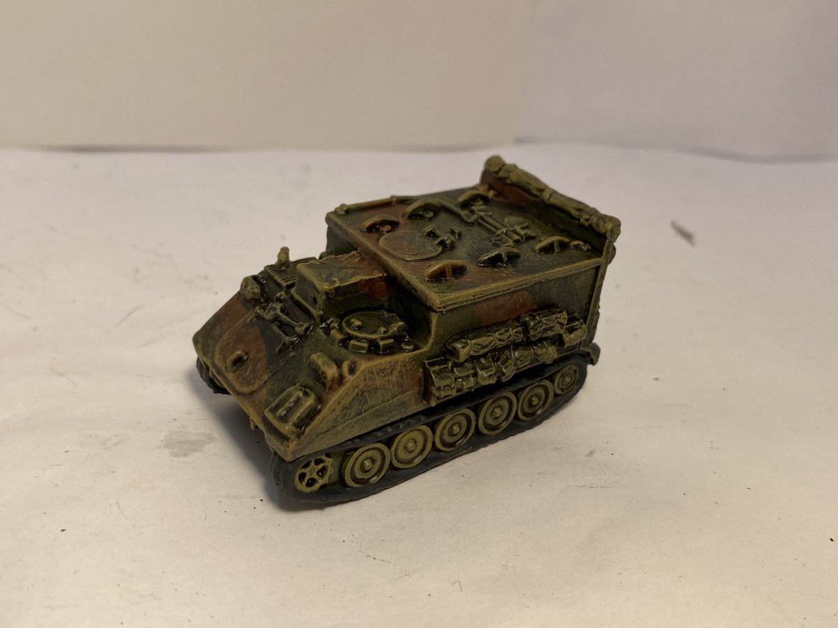 PaintsDb's tweet photo. Good evening painting, managed to get a damaged M113 and a command M113 done. Both 15mm from Peter pig. They’ll be used by Team Yankee US Army.

#teamyankee #modernwargaming #peterpig https://t.co/DBc5jxbo5T