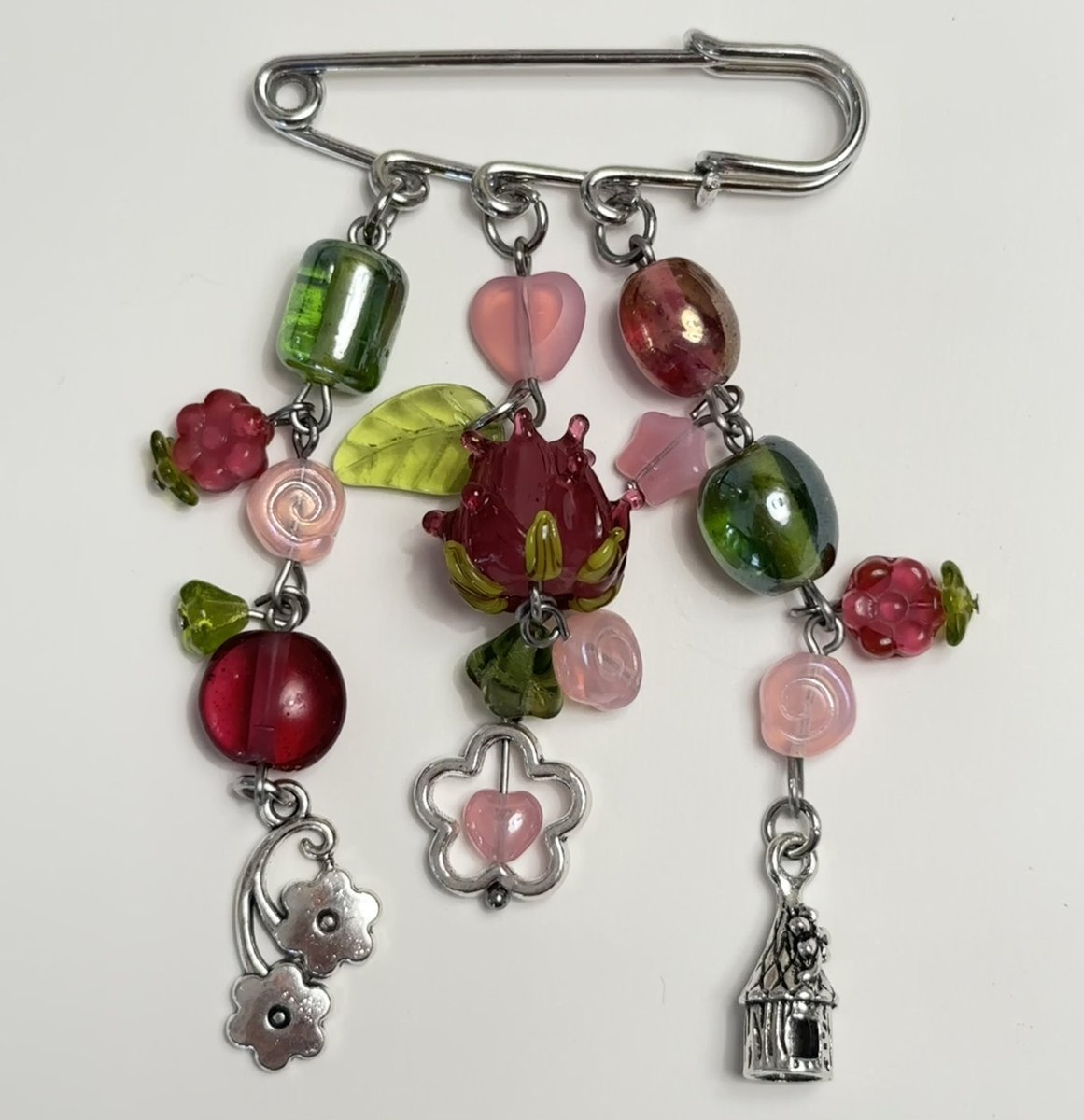 braceletladyy's tweet photo. thread of everything that will be available in my drop on 7/13!! 

will be updating it as i make stuff :) 

https://t.co/S1gNDK71Ij https://t.co/wLzD7SD3S8