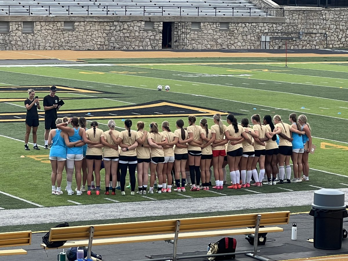 Had an amazing time today at the Emporia State ID camp. Thank you to the Hornet coaches for the opportunity! #StingersUp <a href="/ESU_WoSoccer/">ESU Women's Soccer</a> <a href="/jgrimleysoccer/">Jane Grimley-Gunn</a> <a href="/kcfusionacad08g/">KC Fusion 2007/08G Academy</a> <a href="/kcfusionsc/">KC Fusion</a> <a href="/Hoffer09/">Brian Hoffman</a> <a href="/SSN_NCAASoccer/">Sidelines - College Soccer</a> <a href="/ImYouthSoccer/">ECNL/GA/Recruiting/College Soccer</a> <a href="/Co11egeSoccer/">College Soccer Recruiting Resources</a>