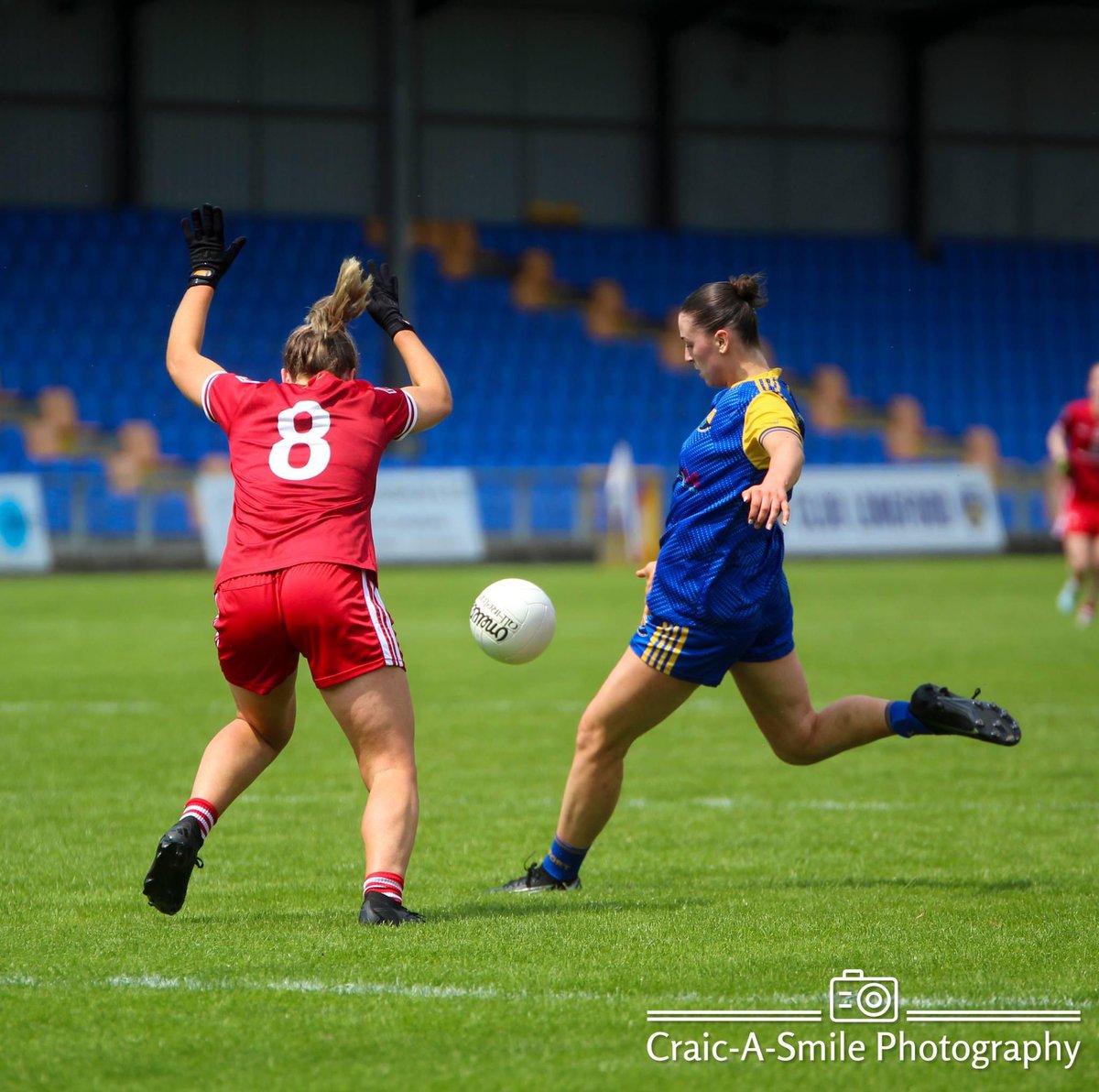 susanocon85's tweet photo. @LouthLGFA Vs @LongfordLgfa 

TG4 All Ireland Junior All Ireland Championship Rd.3 

Louth play Carlow in the semi finals.. 

Full Album 

https://t.co/xFobeoFKN5

@LadiesFootball 
@LeinsterLGFA https://t.co/aYqE4gkomA