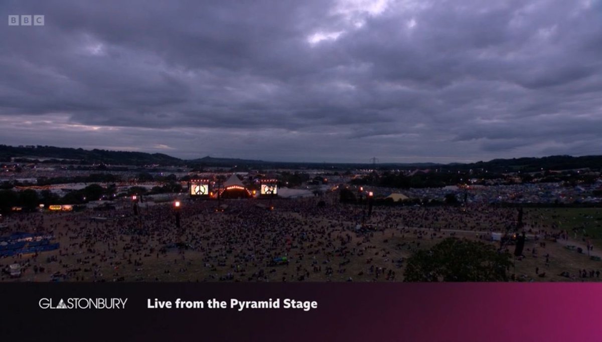 That SZA crowd is one of the lowest I’ve ever seen for a Pyramid Headliner. Wow.