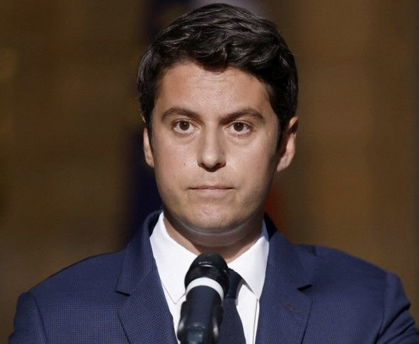 VictorCahat's tweet photo. Attal fait 45% au 1er tour dans sa circo, et fait passer le centre de 14% à 22% en à peine 3 semaines. 

Ce soir, il ne gagne pas. 

Mais dans des conditions particulièrement difficiles, il mené une campagne brillante et a sauvé le bloc central. 

Merci à lui ! https://t.co/1Nqs24qJV1