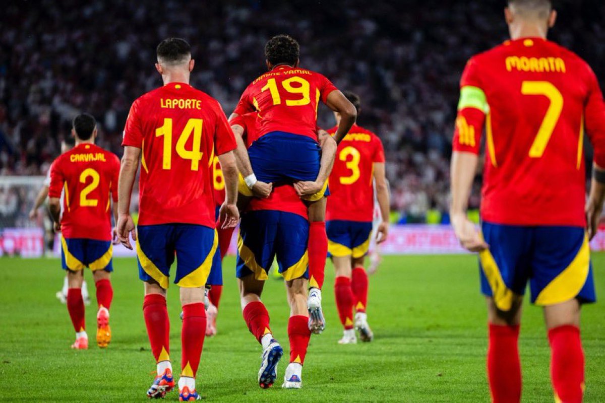 spain_national's tweet photo. ✅ رسمياً : إسبانيا إلى دور 8 

👕 إسبانيا 4️⃣➖1️⃣ جورجيا 

⚽️ رودري
⚽️ رويز
⚽️ نيكو ويليامز 
⚽️ أولمو 

✍🏻| #EURo2024  | 🟥🟨 https://t.co/AfcW8zTKW8