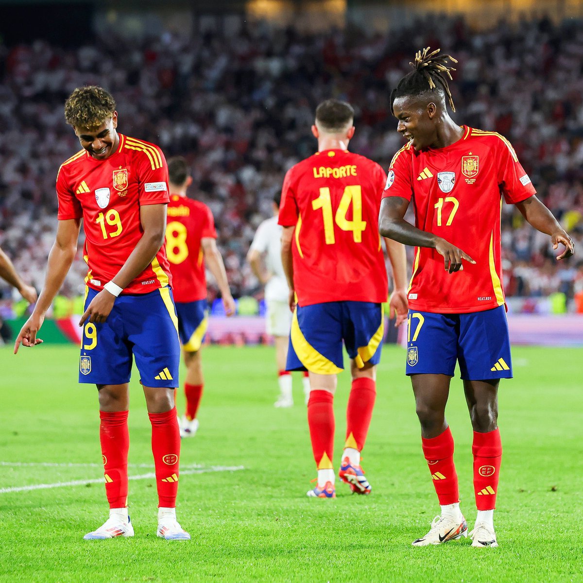 GUANYAR's tweet photo. BÚ @DFB_Team https://t.co/d1QItZ4axG