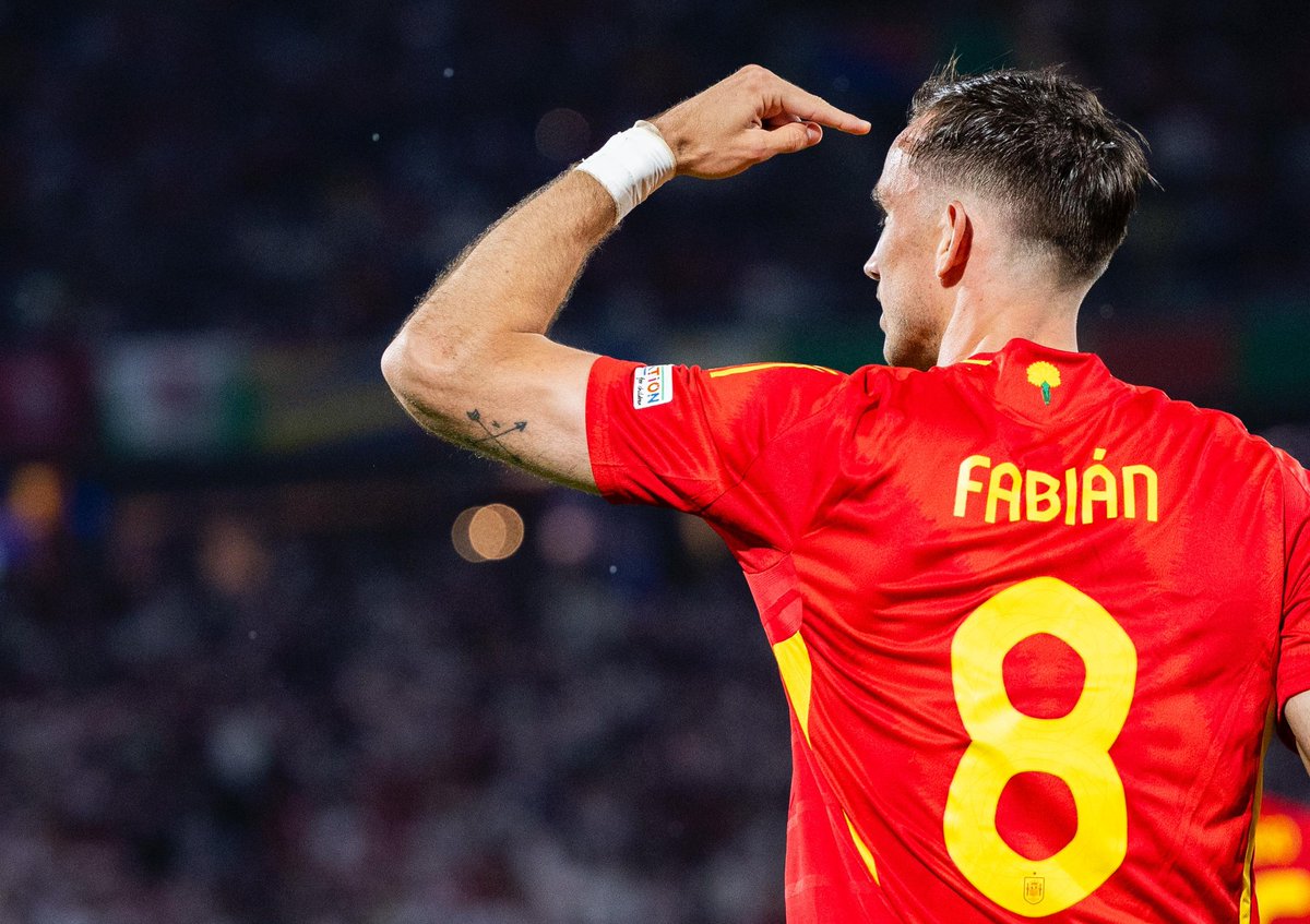 Juanma Moreno (@juanma_moreno) on Twitter photo 🇪🇦 ¡Estamos en cuartos! Nadie dijo que fuera fácil, pero la <a href="/SEFutbol/">Selección Española Masculina de Fútbol</a> ha vuelto a demostrar que hay pocas selecciones mejores que la nuestra.
Confianza. ¡Tenemos un gran equipo!
¡Vamos, España!
#EURO2024 🇪🇦 ¡Estamos en cuartos! Nadie dijo que fuera fácil, pero la <a href="/SEFutbol/">Selección Española Masculina de Fútbol</a> ha vuelto a demostrar que hay pocas selecciones mejores que la nuestra.
Confianza. ¡Tenemos un gran equipo!
¡Vamos, España!
#EURO2024
