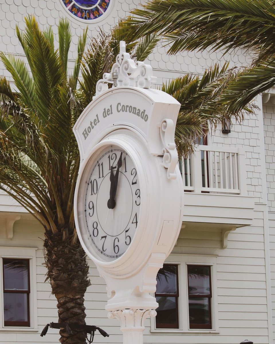 Leave any worries behind, it's vacation time. 🌴