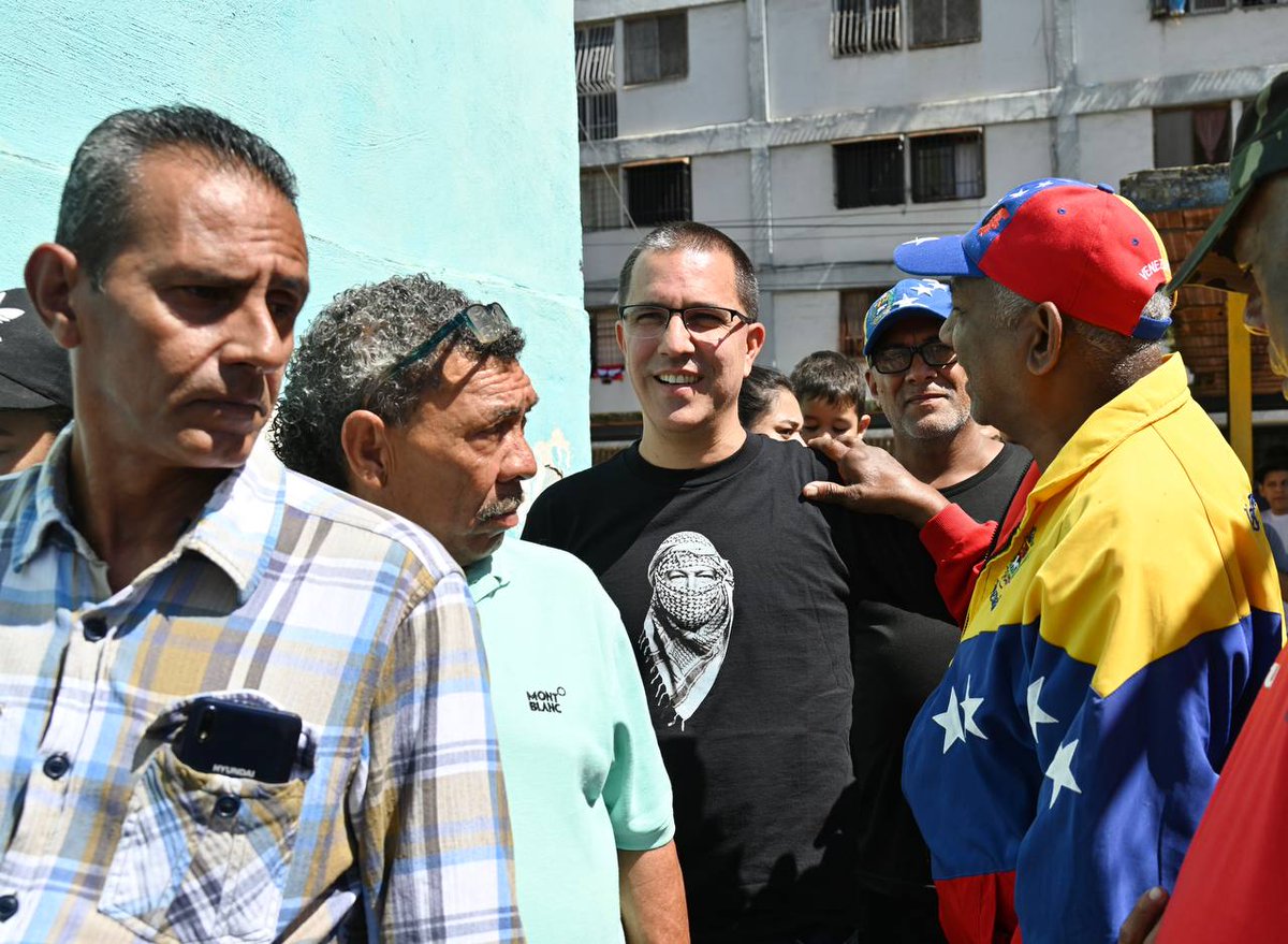 jaarreaza's tweet photo. Estuvimos por el 23 de Enero en el  #SimulacroPorLaPaz. 
 ¡Cuánta conciencia y voluntad del pueblo! 
Nuestro sistema electoral se fortalece con cada elección. 
El 28 de julio todas las fuerzas del territorio comunitario se movilizarán para ratificar su derecho a ser Poder Popular https://t.co/oEC478XMJq