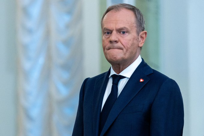 Damian14985937's tweet photo. Nie ma chyba w Europie drugiego takiego premiera który by za wszelką cenę chciał zniszczyć kraj w którym rządzi i nie ma drugiego takiego elektoratu który by się  z tego cieszył https://t.co/jVNqpjF8AL