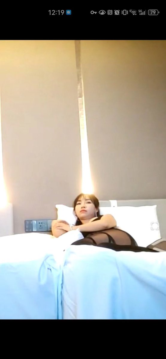 重庆的朋友们注意了，这对狗男女专门搞偷拍的，约过他们一次还不知道被上传没有，已经有很多夫妻，情侣被偷拍了。。 有认识他们的麻烦私信我一下谢谢