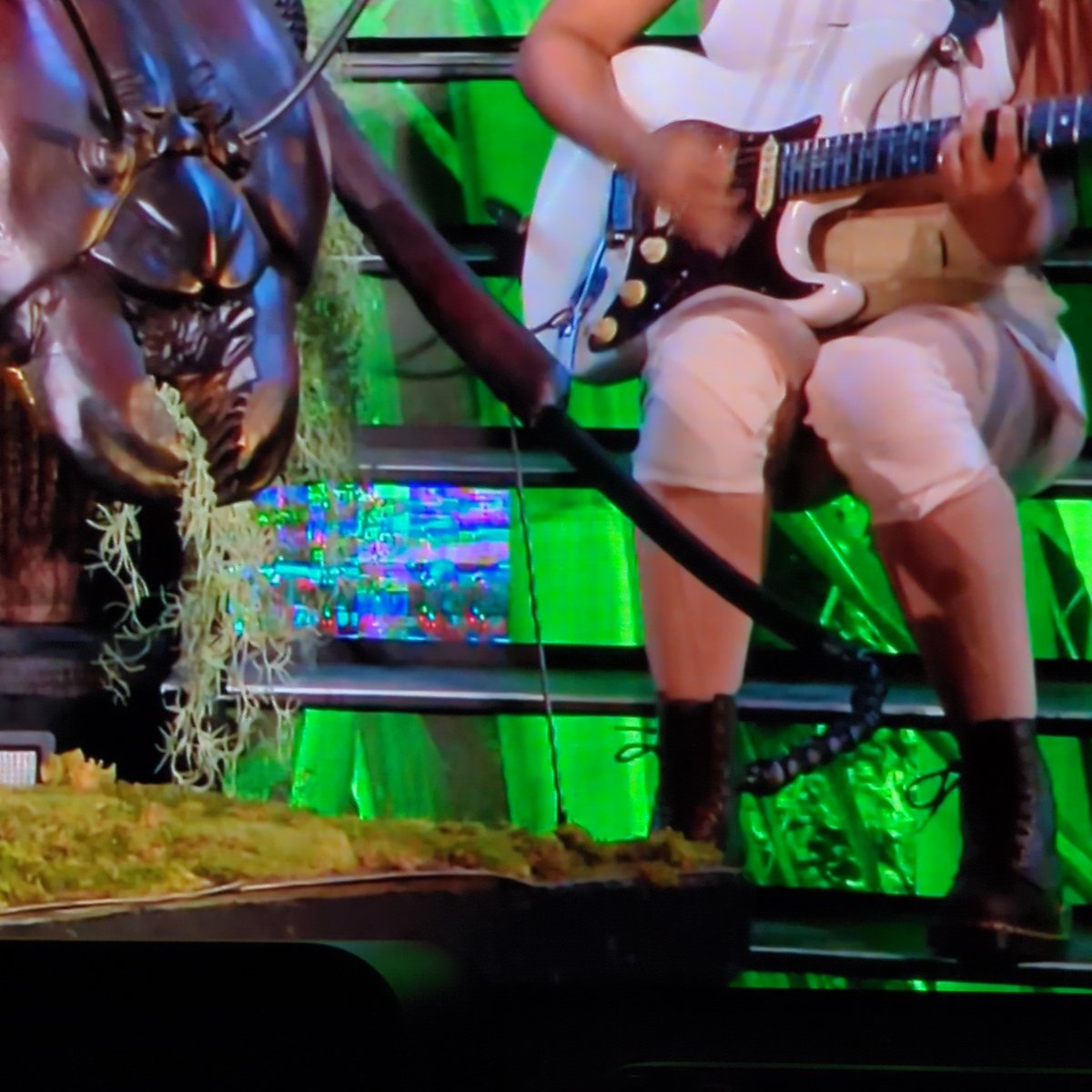 HinksHOF's tweet photo. Someone needs to fix that screen #sza #Glastonbury2024 https://t.co/hJTLdNbiQx