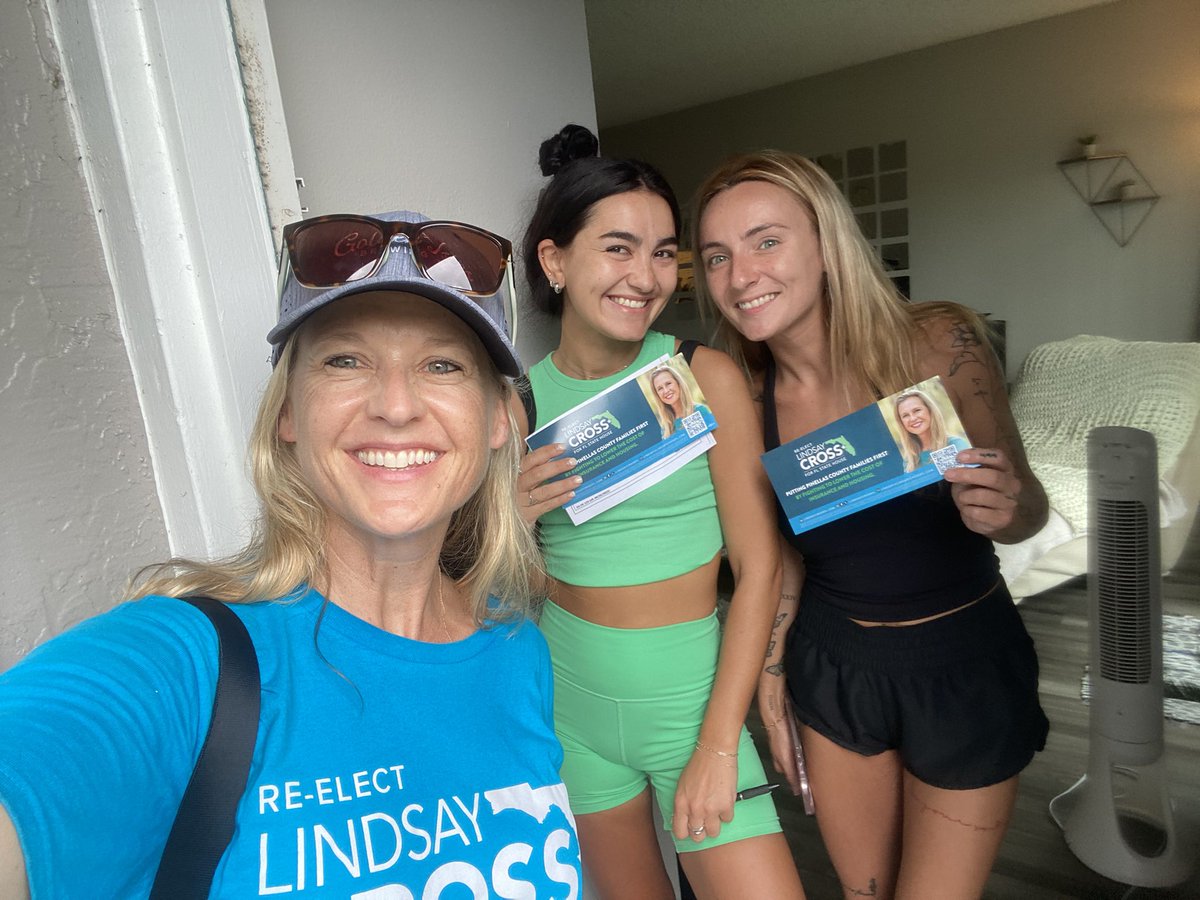 LindsayCrossFL's tweet photo. Great time talking to voters (&amp; some cute chicks) this weekend! Thanks to rockstar volunteers like Matt! 

#crosswalking #crossforflhouse #canvassing #stpetersburg #stpete #community https://t.co/gdVRiyJLmE