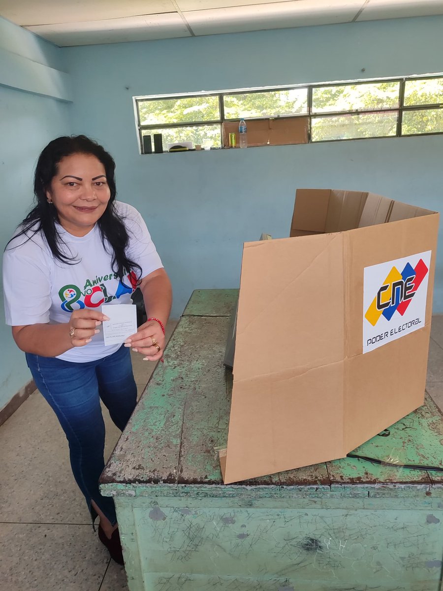Pueblo zuliano participa masivamente en el Simulacro Electoral para las elecciones presidenciales del 28 de julio. 

#SimulacroPorLaPaz #SimulacroMaquinariaPerfecta